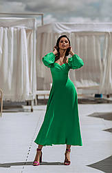 Приталена сукня максі з відкритими плечима зелена