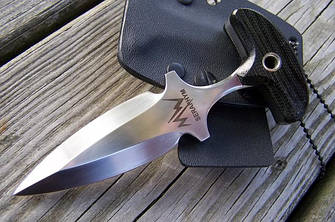 Сувенірні кастети і точкових ножі
