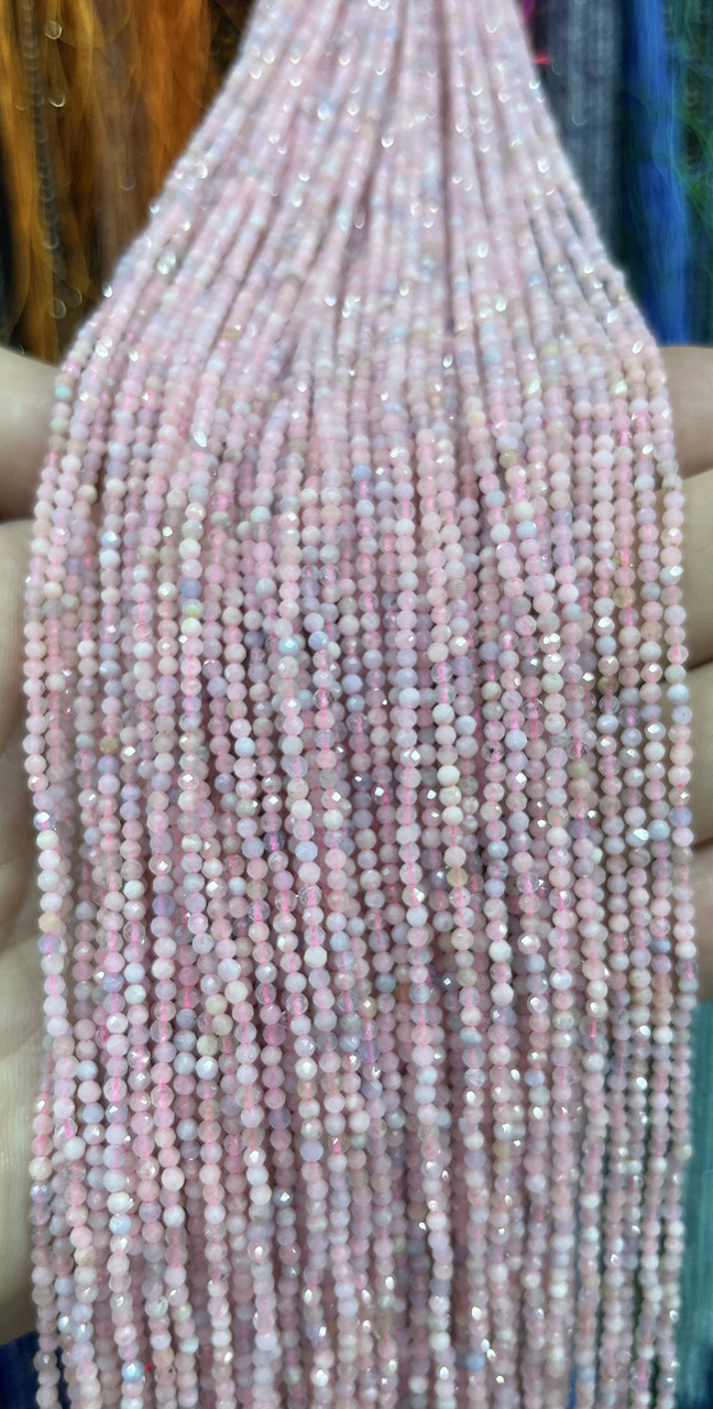 Морганіт колір на фото намистини 1.8-2.5 мм довжина нитки 39 см