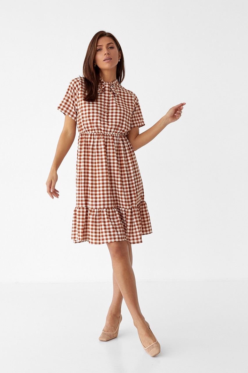 Практичне картате плаття з рюшами LUREX — коричневий колір, L (є розміри)