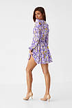 Сукня міні з підплічниками і яскравим принтом D-K Basic - фіолетовий колір, L (є розміри), фото 2