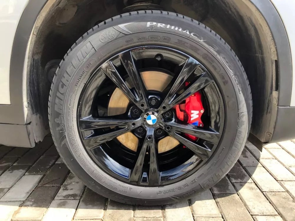 Синие суппорта BMW 740