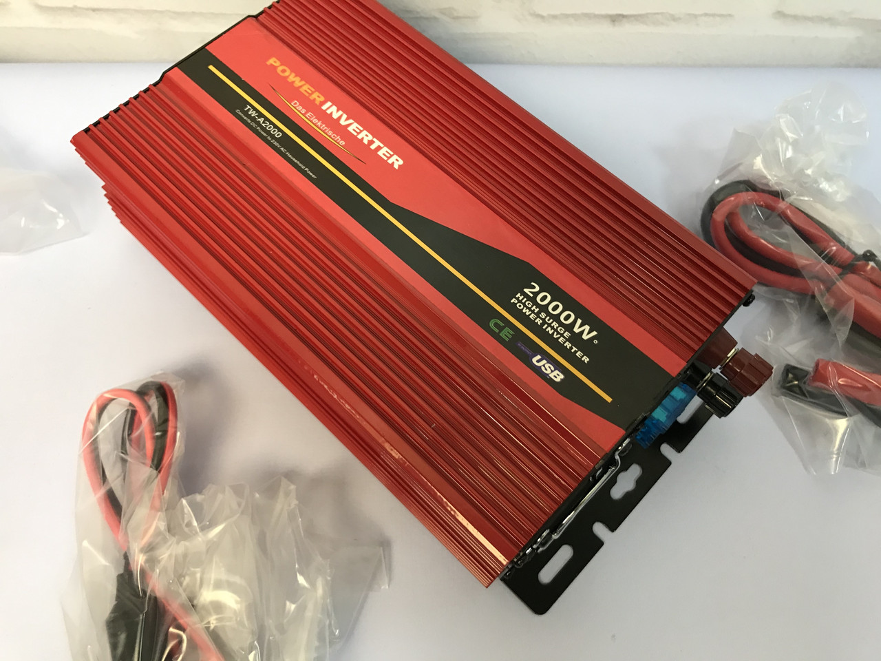 Потужний перетворювач інвертор 2000W