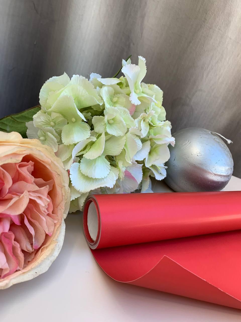 Упаковка для квітів флористична плівка в рулоні.