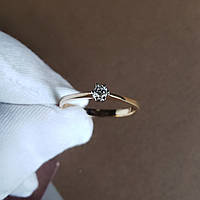 Золотое кольцо с бриллиантом, размер 18,5