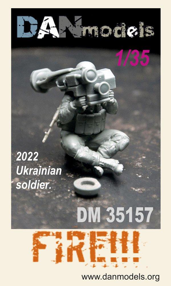 Український солдат із ПТРК FGM-148 Javelin. 2022 рік. воріт. Набір No8-1. 1/35 DANMODELS DM35157