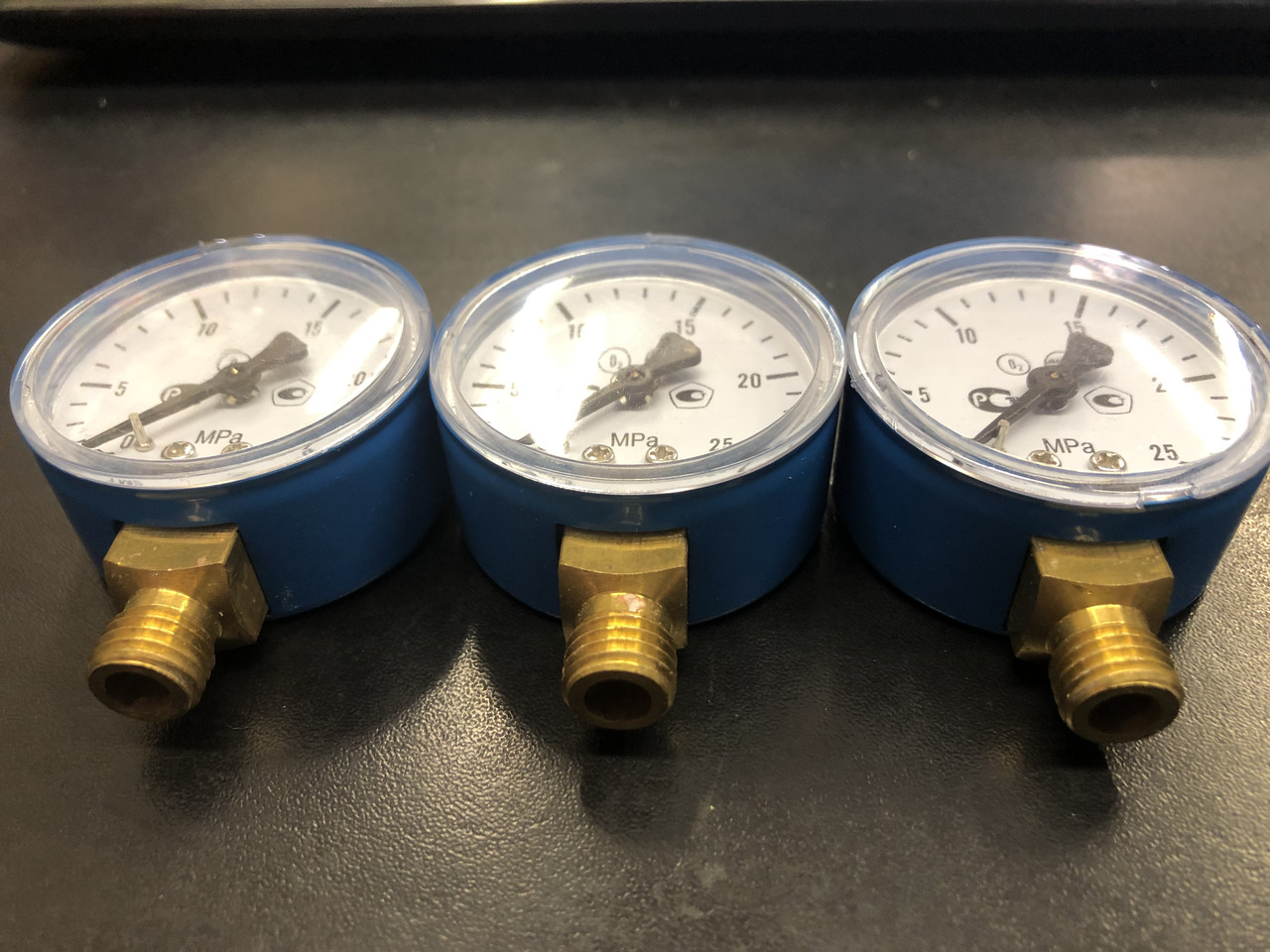 Купить Манометр кислородный 25МПа (250Атм,кгс/см2) Ф50мм М12х1,5 с ...