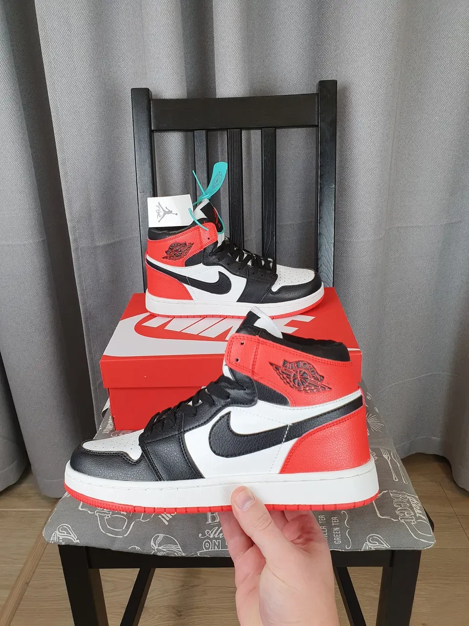 Кросівки унісекс чорні з червоним Nike Air Jordan 1 Retro. Найк Аір Джордан 1 Ретро взуття чоловіче та жіноче, фото 1