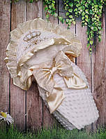 Зимний плюшевый конверт с капюшоном, с вышивкой и рюшами белый с бежевым