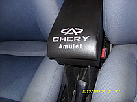 Подлокотник автомобильный модельный Chery Amulet (Чери Амулет) черный с вышивкой