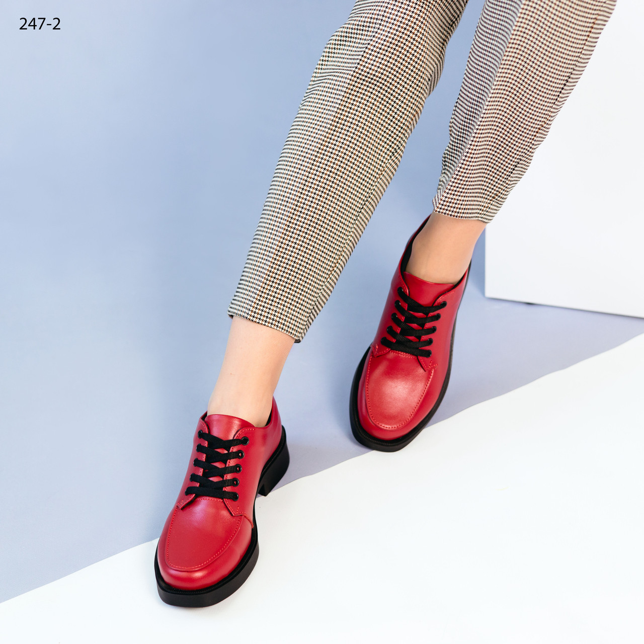 Жіночі червоні шкіряні туфлі