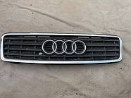 Решітка радіатора Audi A4 B6 CABRIO 8h0853653 №7 є дифекти