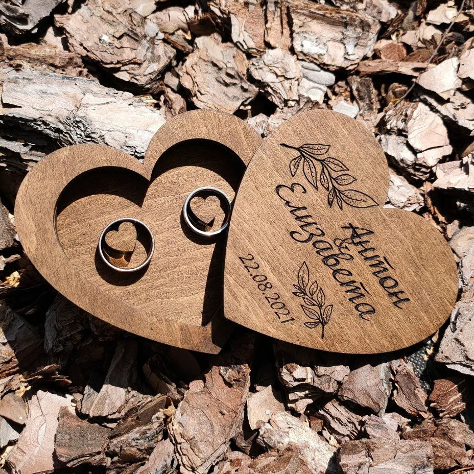 Коробочка для весільних обручок із фанери у формі серця