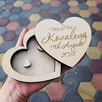 Коробочка для весільних обручок із фанери у формі серця в натуральному кольорі