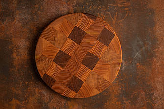 Кругла торцева обробна дубова дошка d 30 см з жовобком для нарізки та сервірування