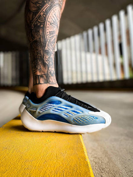 Adidas Yeezy Boost 700 V3 Arzareth. 700