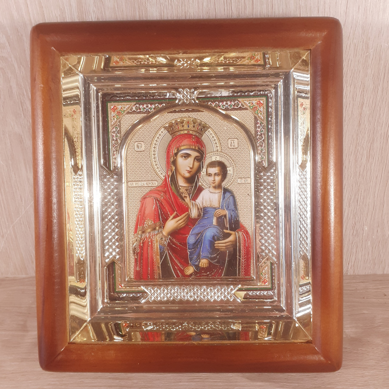 Ікона Іверська Пресвята Богородиця, лик 10х12 см, у світлому прямому дерев'яному кіоті з арочним багетом
