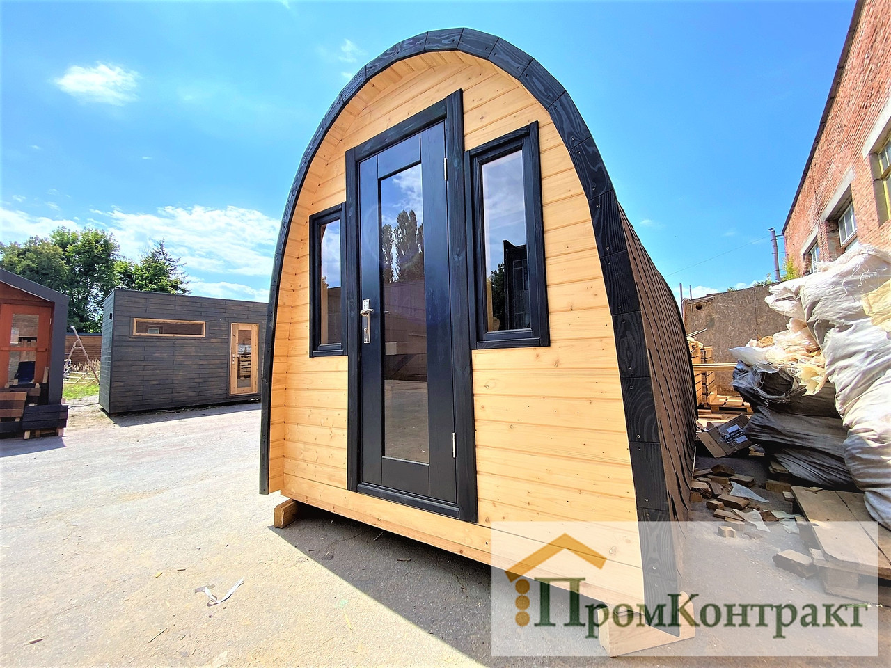 Баня-бочка в стиле Иглу 6,0х2,4х2,7м. Outdoor POD Sauna Igloo.  Доставка бань бочек в стиле Иглу по Украине и Европе нашим транспортом. Отправка на экспорт бань бочек: услуги затаможки бань бочек, оформление всех сертификатов: сертификат Евро 1 для удешевления растаможки, фито сертификат, сертификат нашего производства.   Сауна в стиле Иглу имеет уникальный дизайн, которая украсит любой участок. Изготовлена вручную на нашем производстве из разных видов древесины. Купить готовую деревянную баню-бочку в стиле Иглу под ключ  у производителя: (+38) 067-410-49-33 Viber, Telegram, WhatsApp