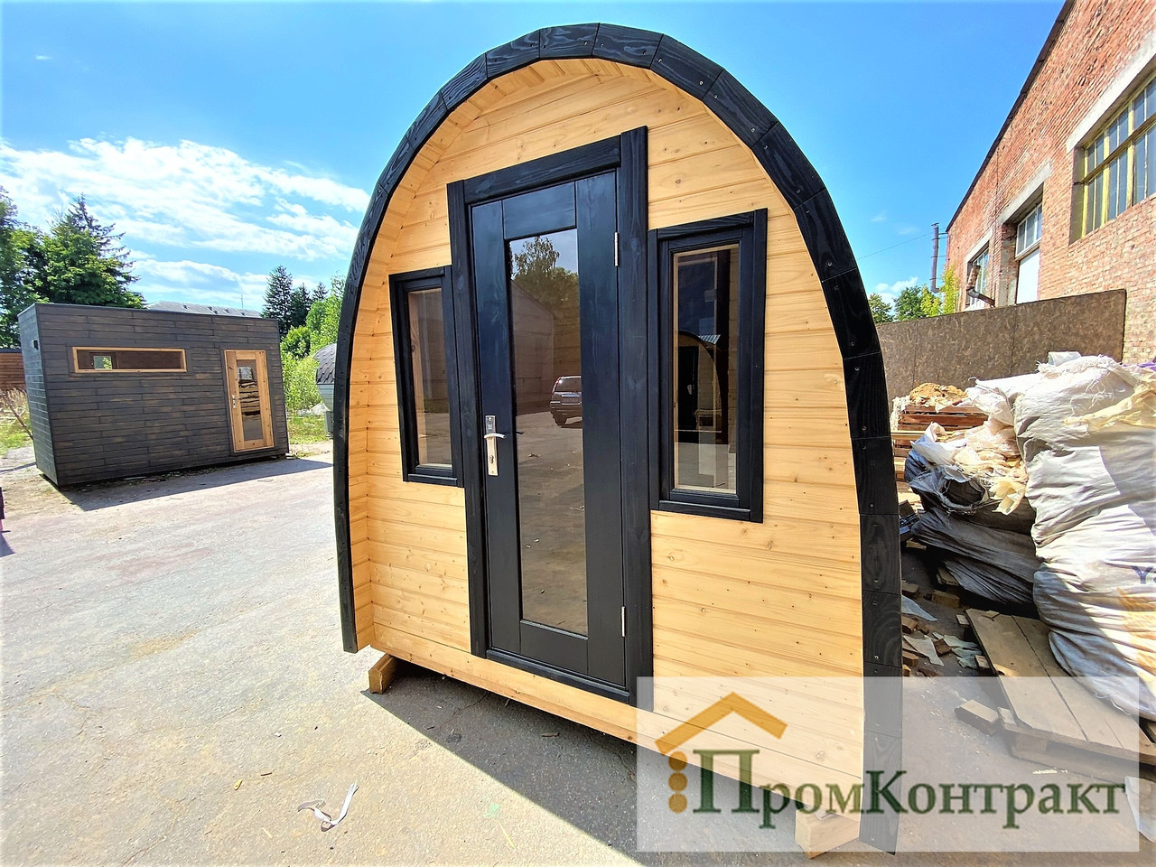 Баня-бочка в стиле Иглу 6,0х2,4х2,7м. Outdoor POD Sauna Igloo.  Доставка бань бочек в стиле Иглу по Украине и Европе нашим транспортом. Отправка на экспорт бань бочек: услуги затаможки бань бочек, оформление всех сертификатов: сертификат Евро 1 для удешевления растаможки, фито сертификат, сертификат нашего производства.   Сауна в стиле Иглу имеет уникальный дизайн, которая украсит любой участок. Изготовлена вручную на нашем производстве из разных видов древесины. Купить готовую деревянную баню-бочку в стиле Иглу под ключ  у производителя: (+38) 067-410-49-33 Viber, Telegram, WhatsApp