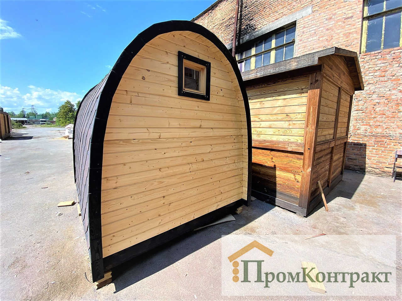 Баня-бочка в стиле Иглу 6,0х2,4х2,7м. Outdoor POD Sauna Igloo.  Доставка бань бочек в стиле Иглу по Украине и Европе нашим транспортом. Отправка на экспорт бань бочек: услуги затаможки бань бочек, оформление всех сертификатов: сертификат Евро 1 для удешевления растаможки, фито сертификат, сертификат нашего производства.   Сауна в стиле Иглу имеет уникальный дизайн, которая украсит любой участок. Изготовлена вручную на нашем производстве из разных видов древесины. Купить готовую деревянную баню-бочку в стиле Иглу под ключ  у производителя: (+38) 067-410-49-33 Viber, Telegram, WhatsApp