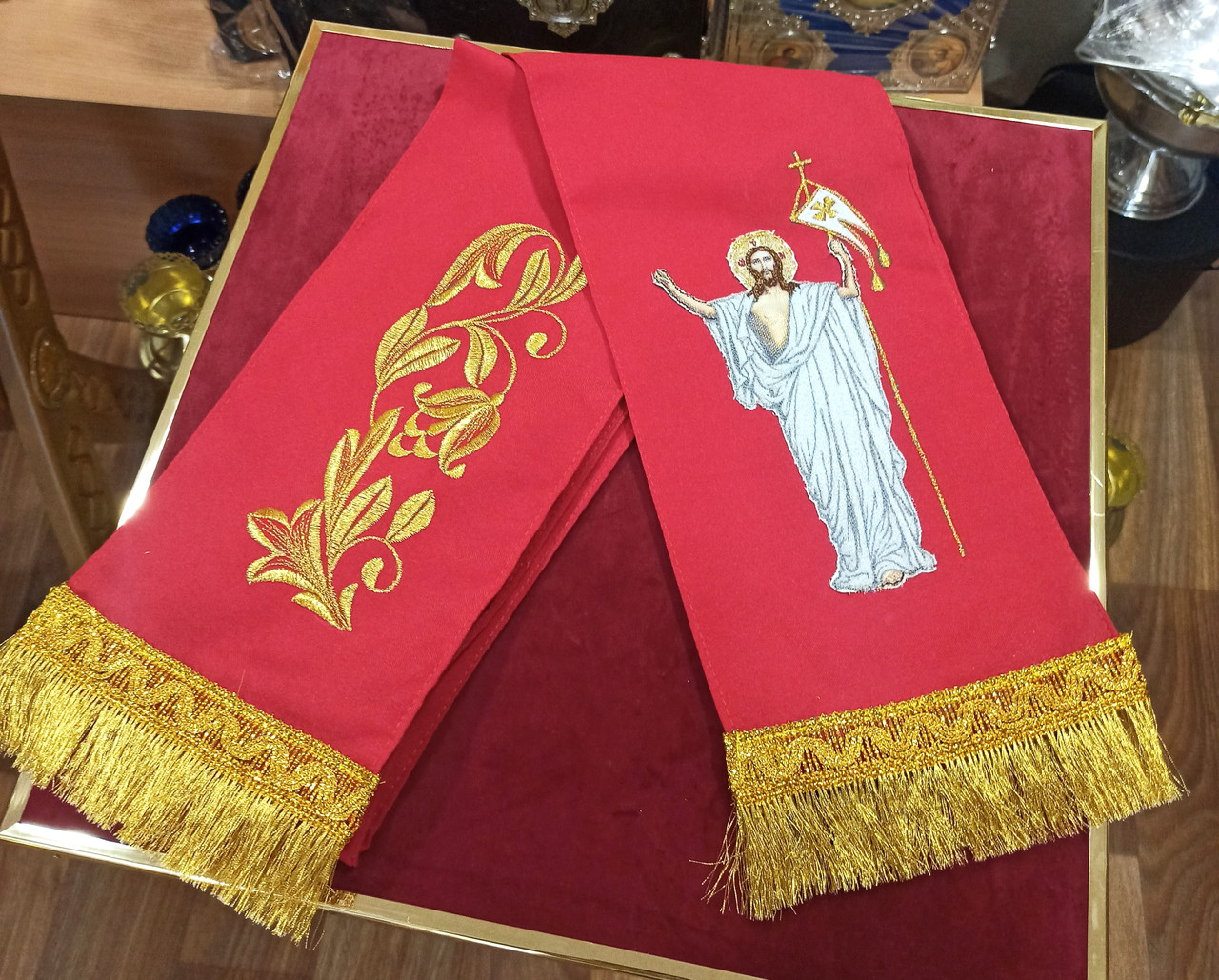 Закладка в Євангеліє з вишивкою візерунка