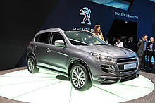 Дефлектори вікон (вітровики) Peugeot 4008 2012-2017 (HIC/Тайван)