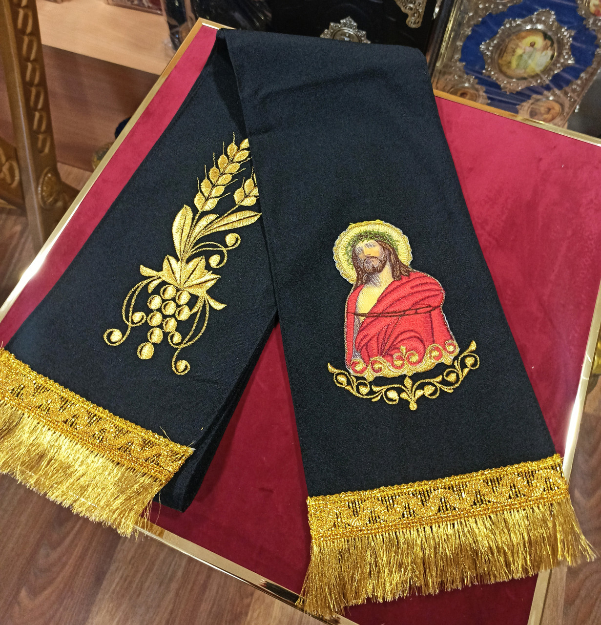Закладка в Євангеліє з вишивкою і іконою