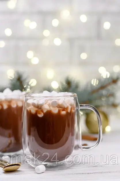 glass_cup_of_hot_cocoa_wi__tmas_tree_336290_192.webp