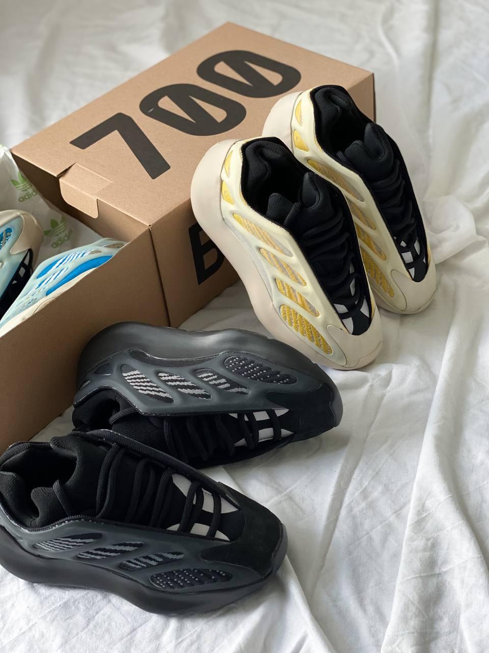 Yeezy 700 interieur hotsell