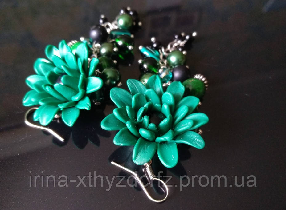 Темно-зелені довгі сережки з квітами з полімерної глини та натуральними каменями, фото 1