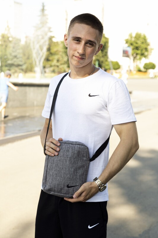 Містка барсетка з поліестеру кольору сірий меланж, фото 1