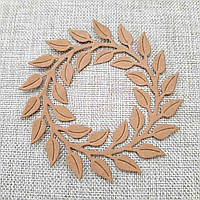 Вирубка з картону для скрапбукінгу - вінок з листочків 90х90 мм.