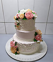 Торт триярусний