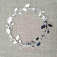 Вирубка з картону для скрапбукінгу - вінок з дубових листочків 85х85 мм.