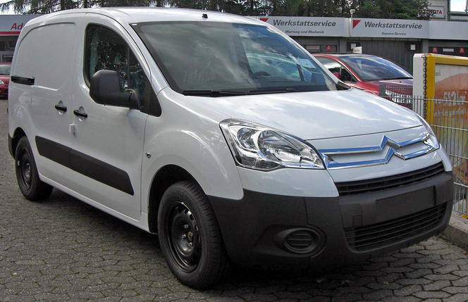 Радіатор кондиціонера Citroen Berlingo від 2008 р. з двигунами 1.2 1.6, фото 4