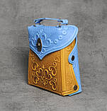 Шкіряний синьо-жовтий рюкзак ручної роботи, сумочка-рюкзак з авторським тисненням у стилі бохо, фото 3