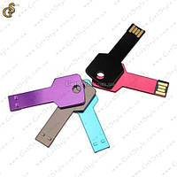 Стильна, компактна флешка USB Key" у формі ключа. Ви можете помістити її на брелок з вашими ключами і необхідна інформація буде завжди з вами. Виготовлена з металу і є водонепроникною.