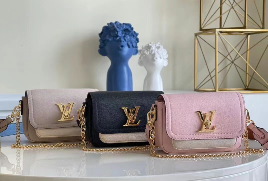 Жіноча сумка Louis Vuitton LOCKME CHAIN PM (Луі Віттон Локмі)