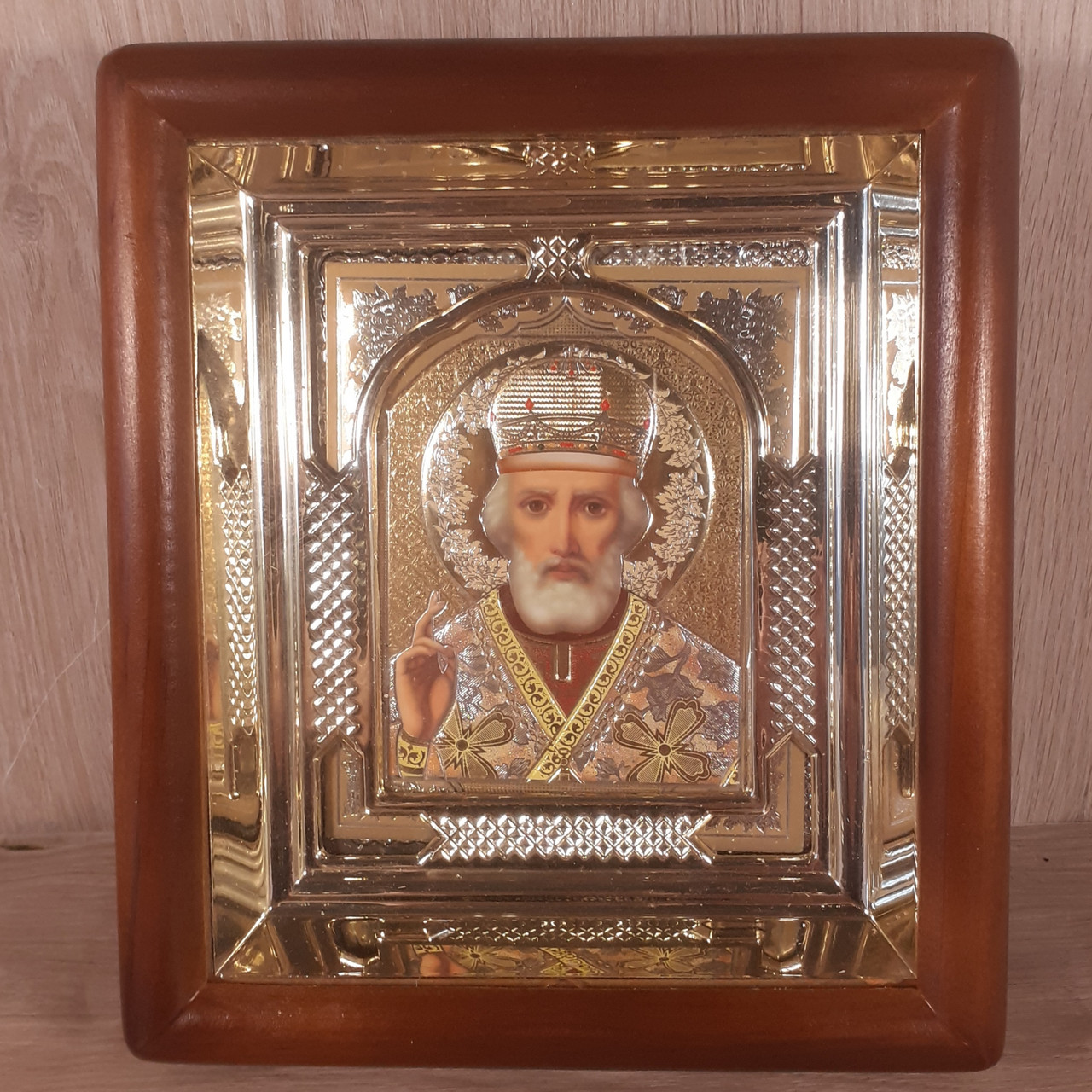 Ікона Микола Чудотворець священний, лік 10х12 см, у світлому прямому дерев'яному кіоті з арковим багетом