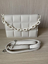 Красива кремова молочна світла сумочка клатч із ручкою ланцюжком і довжиною ручкою