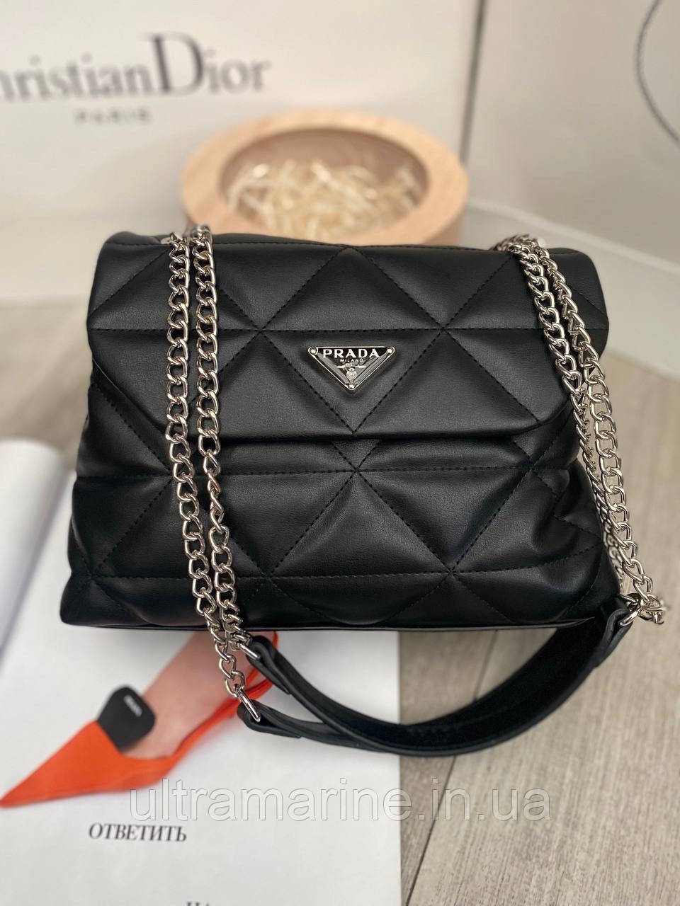 Модна жіноча чорна сумка з ручками Prada Прада