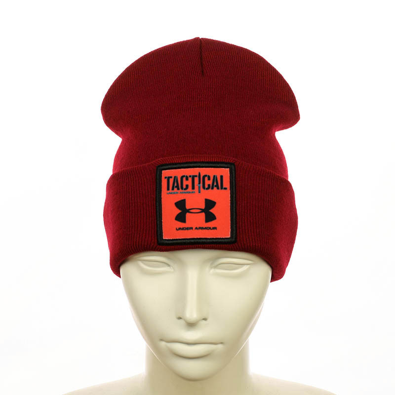 Шапка з нашивкою "Under Armur" червоний