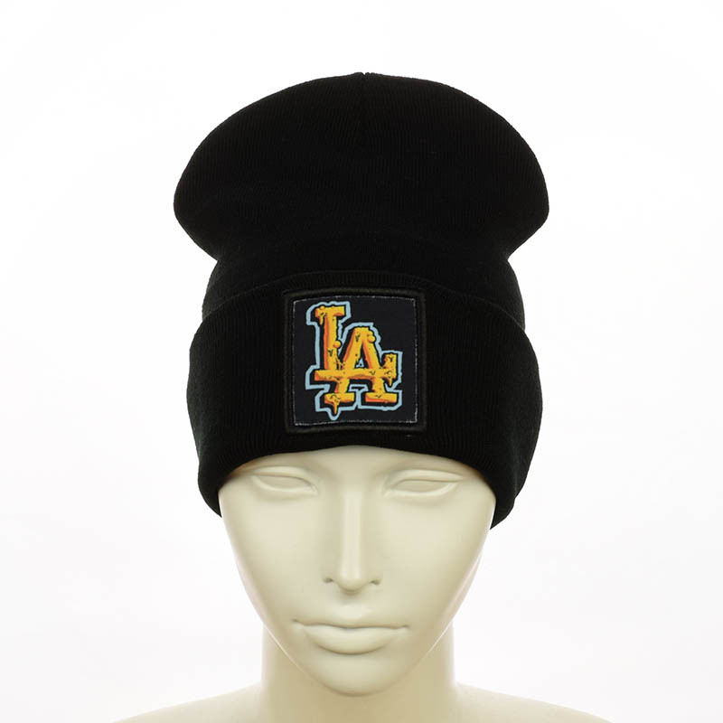 Шапка з нашивкою "LA" чорний