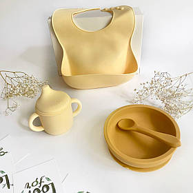 Набір дитяча силіконова тарілка на присосці, поїльник з трубочкою, слюнявчик з кишенею, прилади (крем)