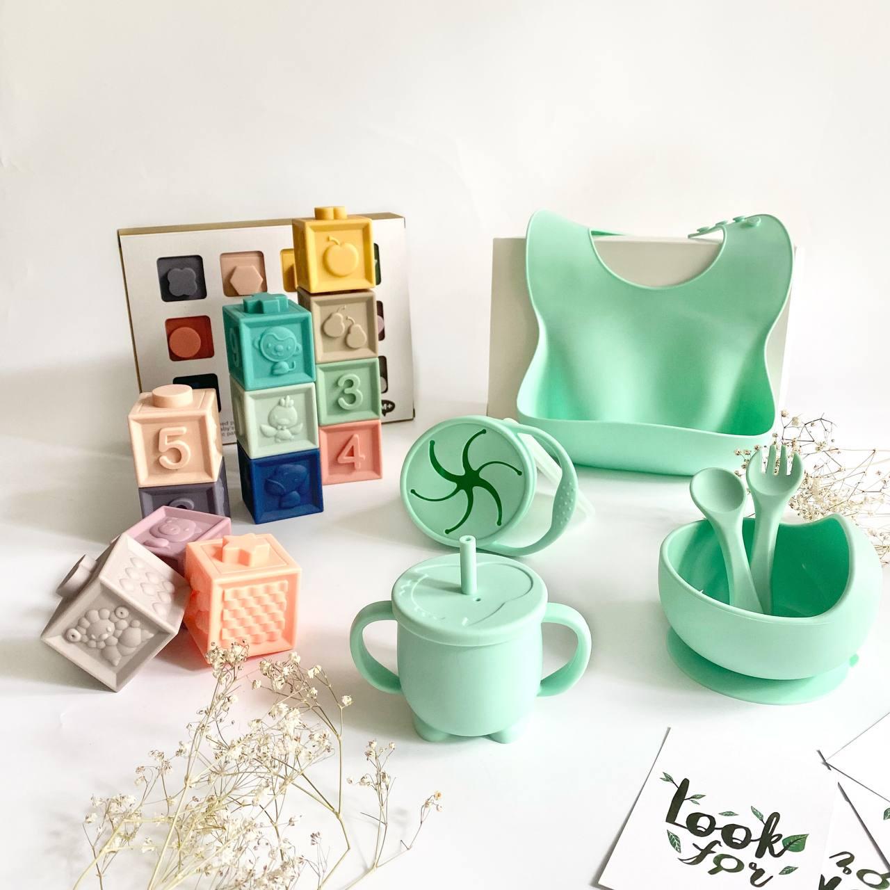 Подарунок на хрестини, півроку чи рік: набір дитячого силіконового посуду для прикорму та кубики розвиваючі 3D, фото 1