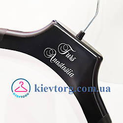 Логотип на вішалках плічках пластикових для одягу