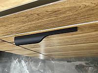 Черные накладные профильные ручки для мебели Bravo Beak R 192 мм