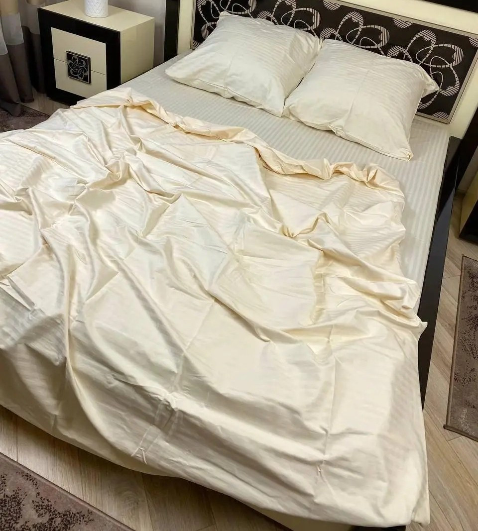 Євро КПБ з страйп-сатину кольору шампань, з простирадлом на резинці 160х200х20