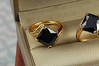 Кольцо Xuping Jewelry черный квадрат р 17 золотистое