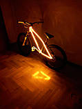 Яскрава підсвітка велосипеда світлодіодною смугою в силіконі. Колір — великогодзвінка (ржб) на пульті ДК!, фото 6
